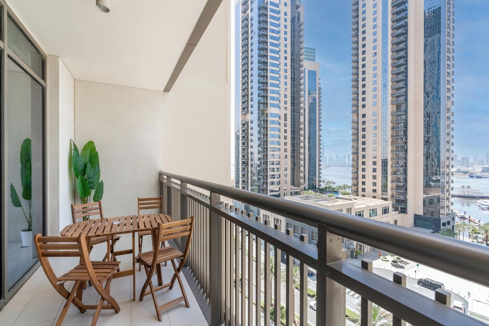 Lux BnB Creek Side 18