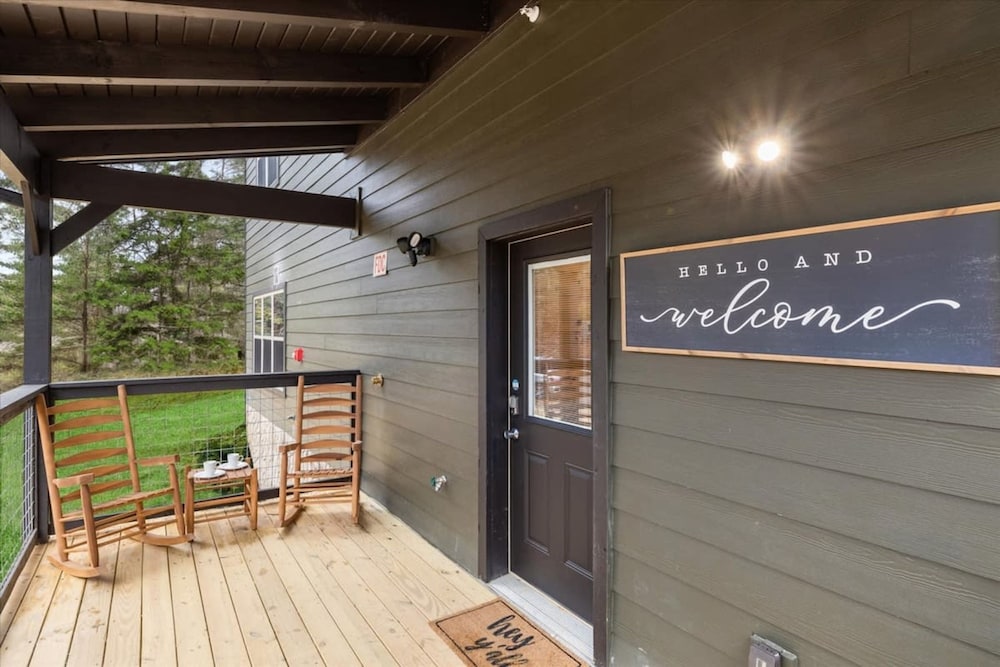 NEW - 1 Location Cabin Pool Hot Tub Arcade HL