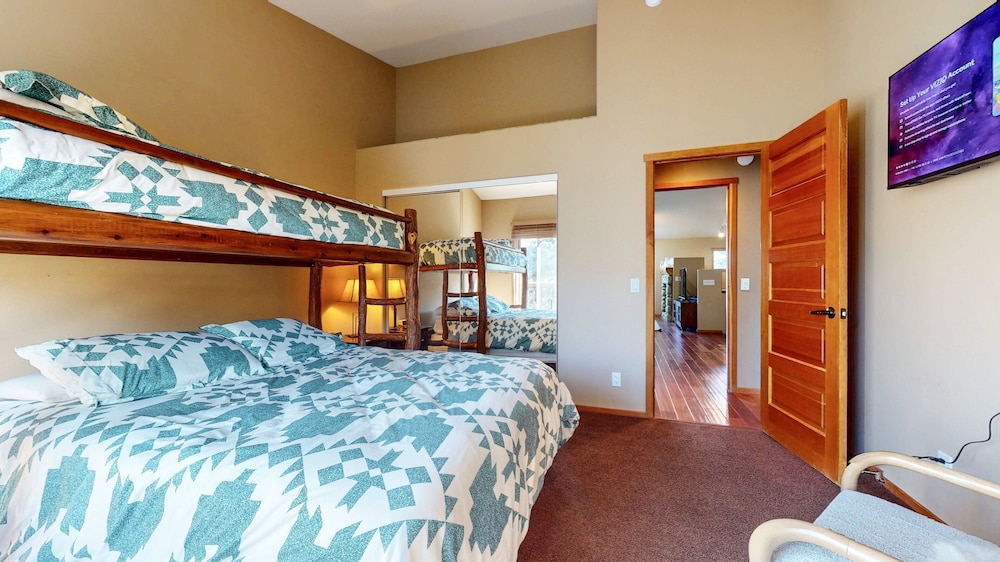Snowcreek V #1002 2 Bedroom Condo