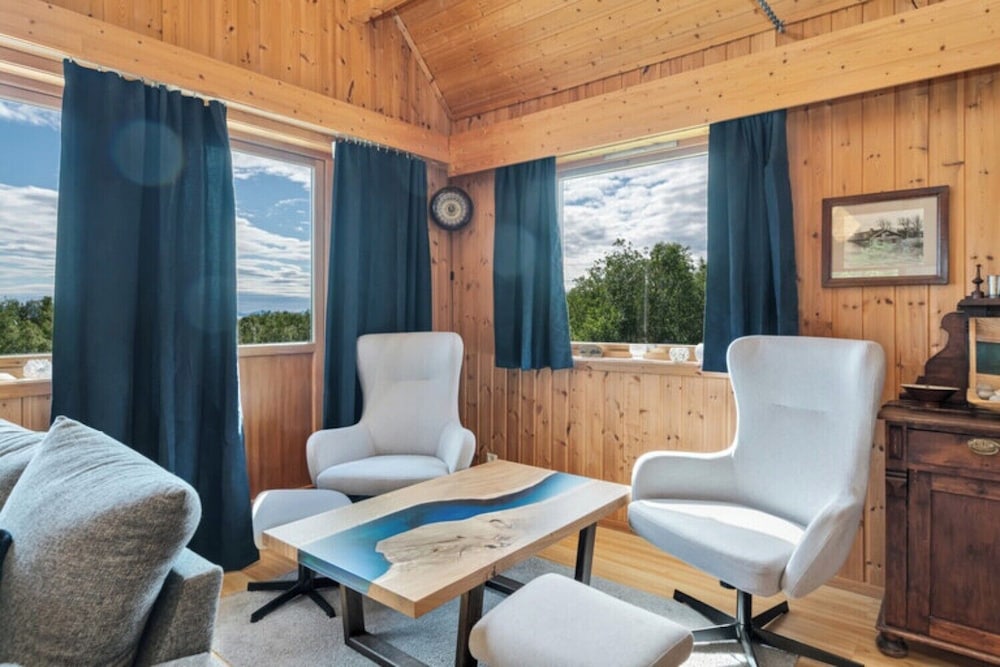 Bestefarhaugen - the Cozy House on the Hill,& Dome