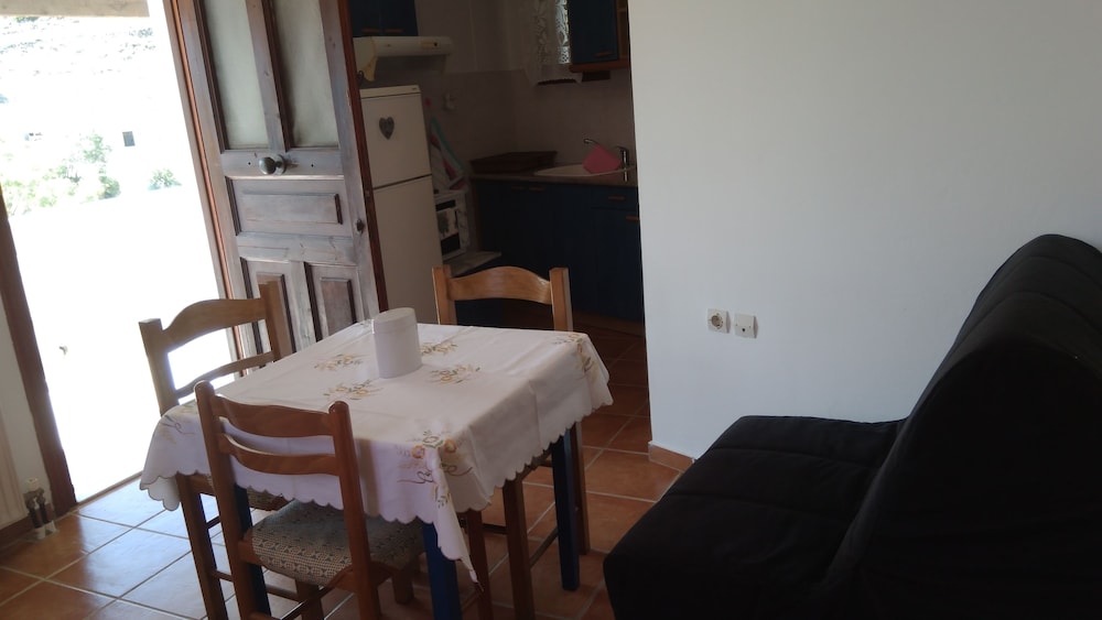 Akti Miaouli Holiday Home