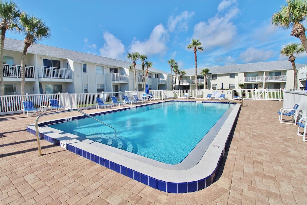 Colony Beach Club 250