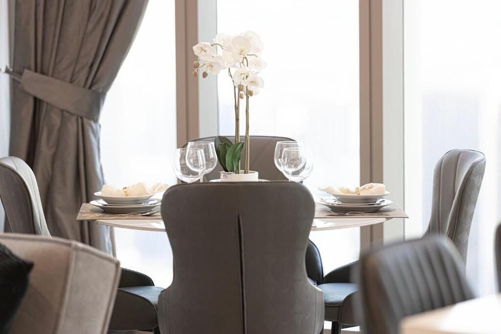 Roomszy Grande Residences Downtown Dubai