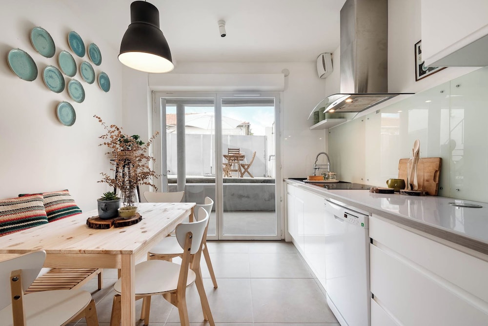 Aguda1 · Aguda's Family House 4bd, Parking, BBQ