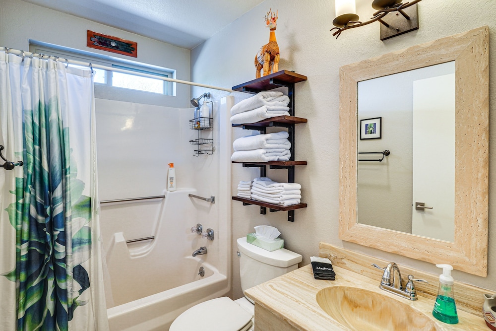 Pet-friendly 55+ Green Valley Home w/ Golf Gear!