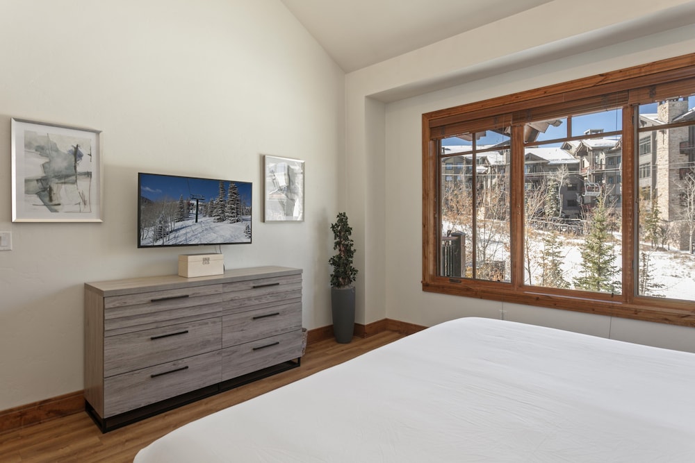 302 - Three Bedroom Shooting Star 3 Condo