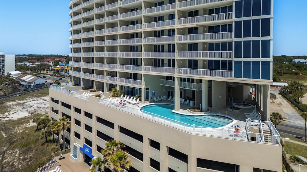 2BR Gulf Front Condo w/ Pool, Gym, Hot Tub + Free Attraction Tickets!