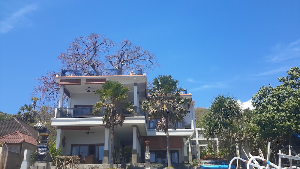 Amed Beach Villa