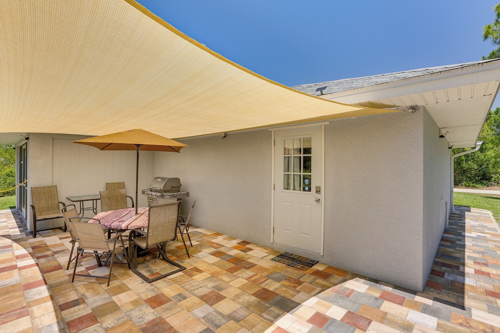 8 Mi to Manatee Park: Cozy Getaway in Lehigh Acres