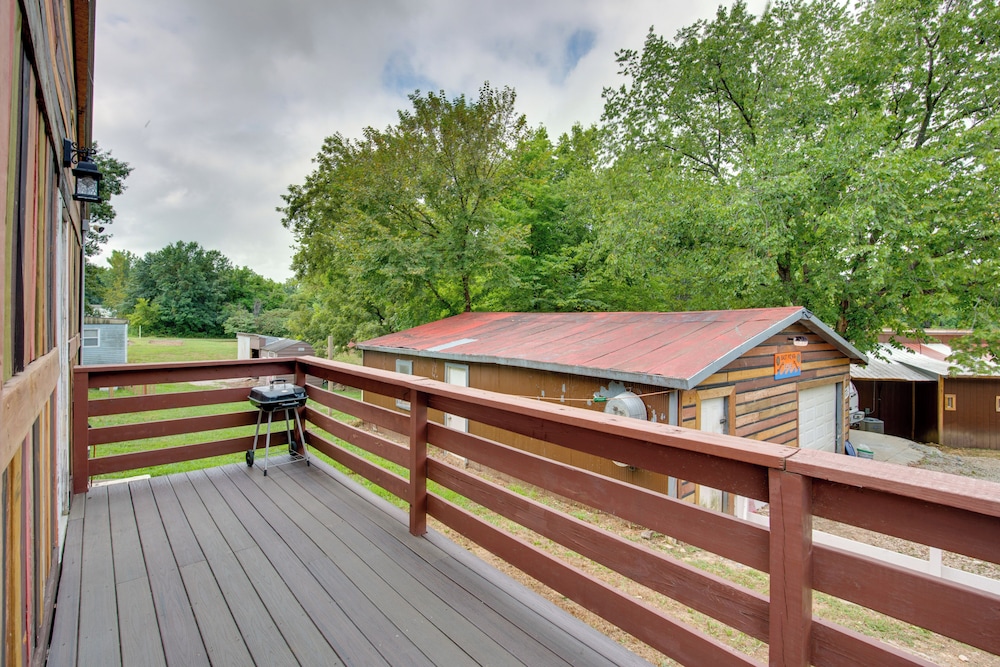 'byrd's Nest' Lake Lafayette Escape w/ Fire Pit