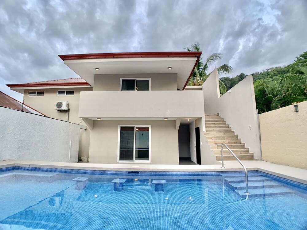 Casa Sunset Family Home - Walk to Jaco Beach by RedAwning