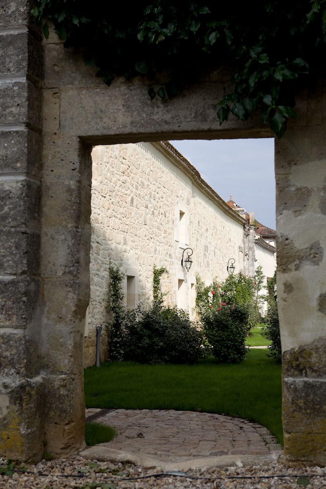 Château Latour Segur Suites & Spa