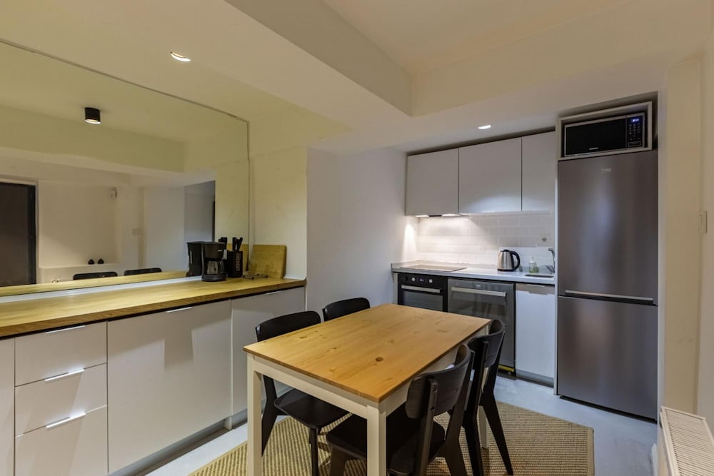 Flat 5 Min to Taksim With Backyard in Cihangir