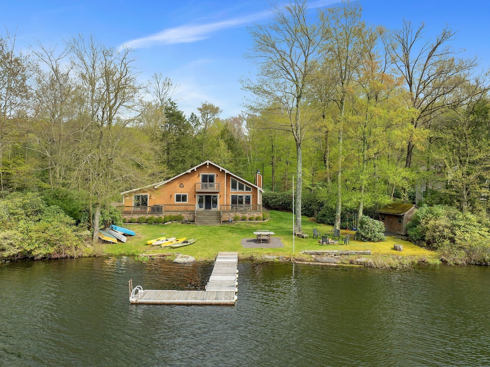 Lakefront Escape - Family Friendly Kayaks