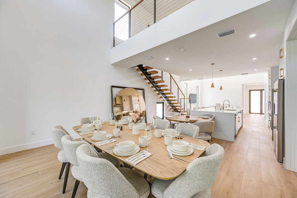 3 Mi to Naples Beach: Luxurious Home w/ Pool!