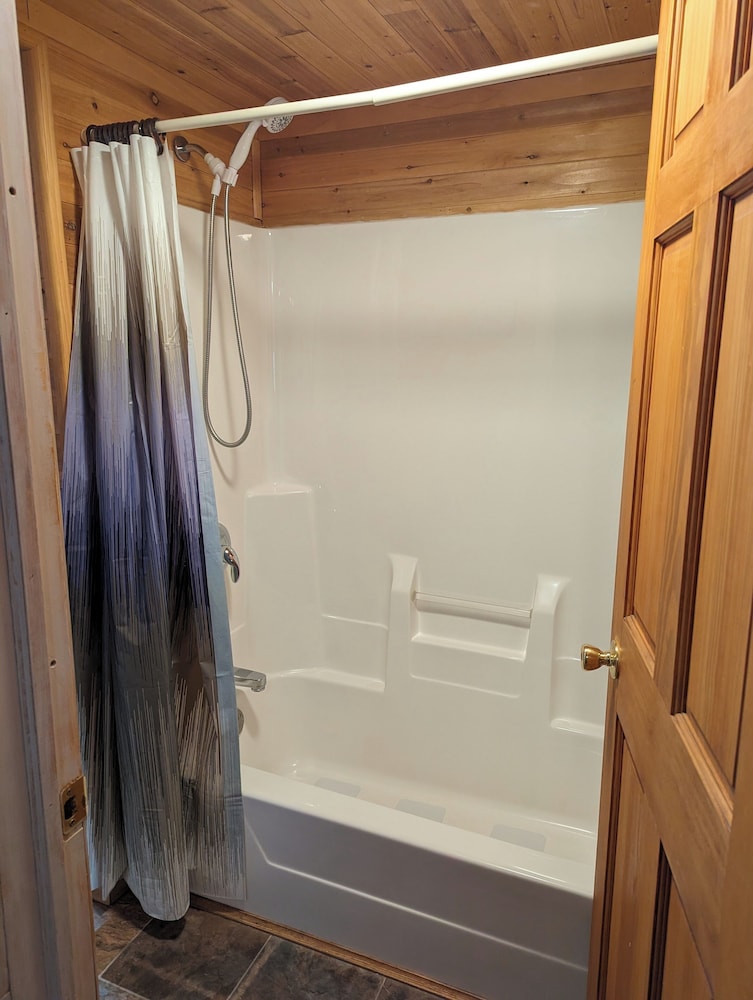 Ponderosa Pines Inn and Cabins
