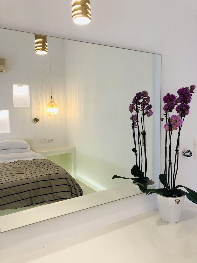 Taki's Guests photo 2