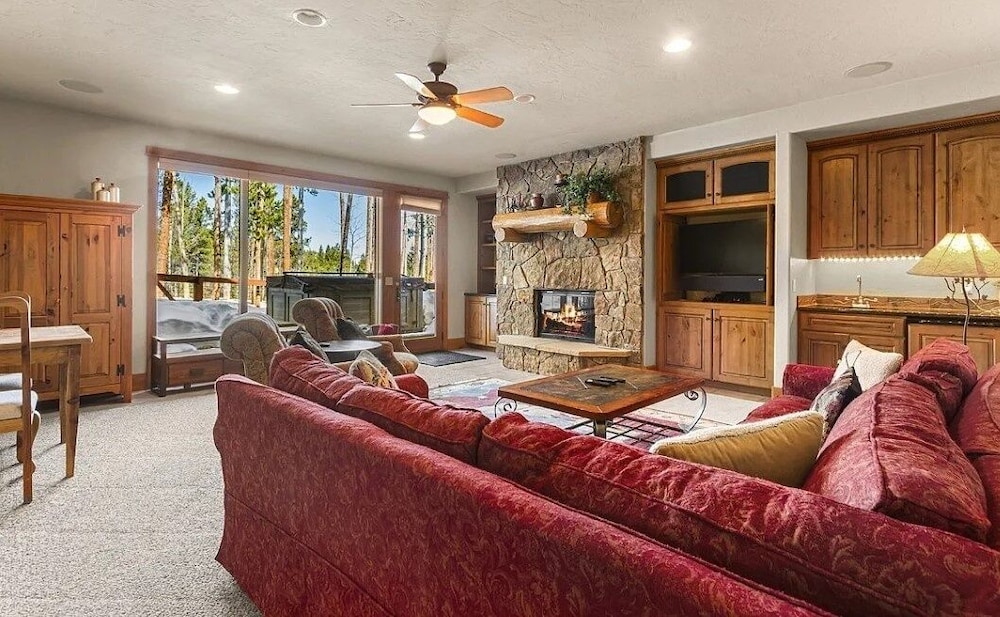 Ski Inn 5 Bedroom Home