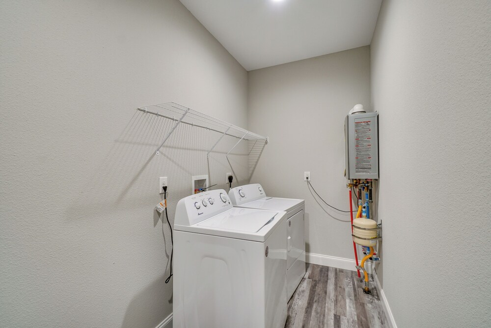1 Mi to Dtwn Crossville: Spacious Home w/ Patio!