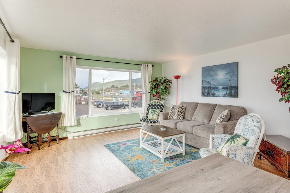 Quaint Rockaway Beach Gem: Walk to Shore!