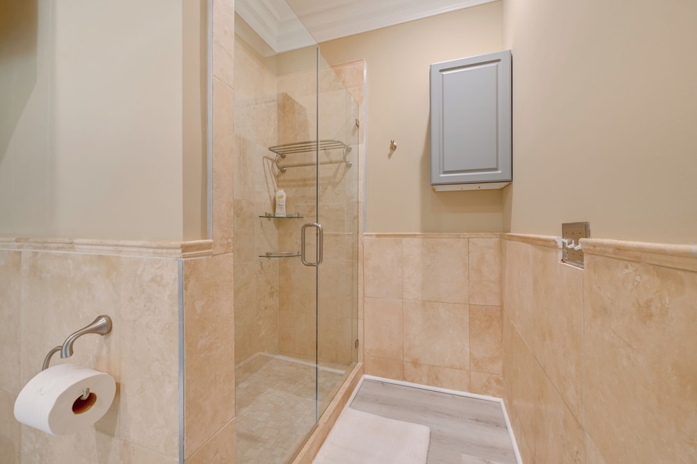 Hike & Explore! Luxe Retreat Near Lake Norman
