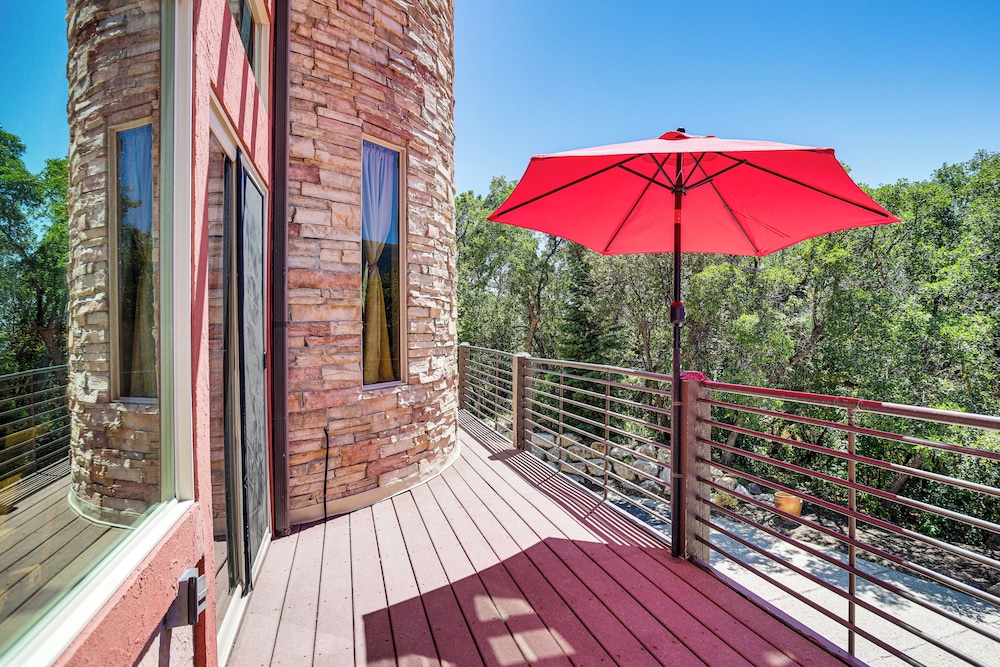 5 Mi to Powder Mtn: Tuscan Mountain Retreat