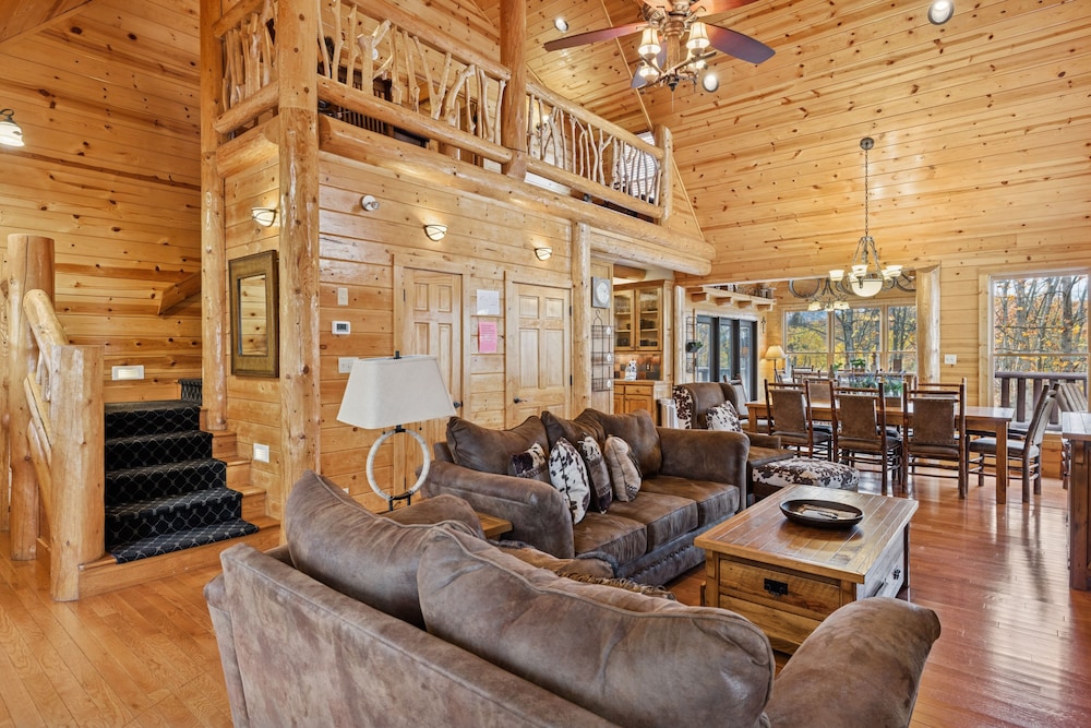 Pine Cone Cabin 4 Bedroom Cabin