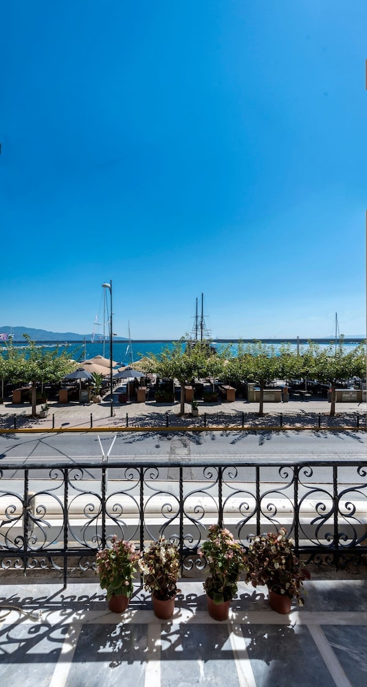 Aigli Seafront Loft-bespoke Design Gem