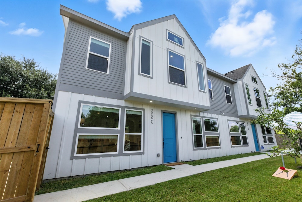 Houston Cozy Retreat 3br 3ba Downtown Views 3 Bedroom Duplex