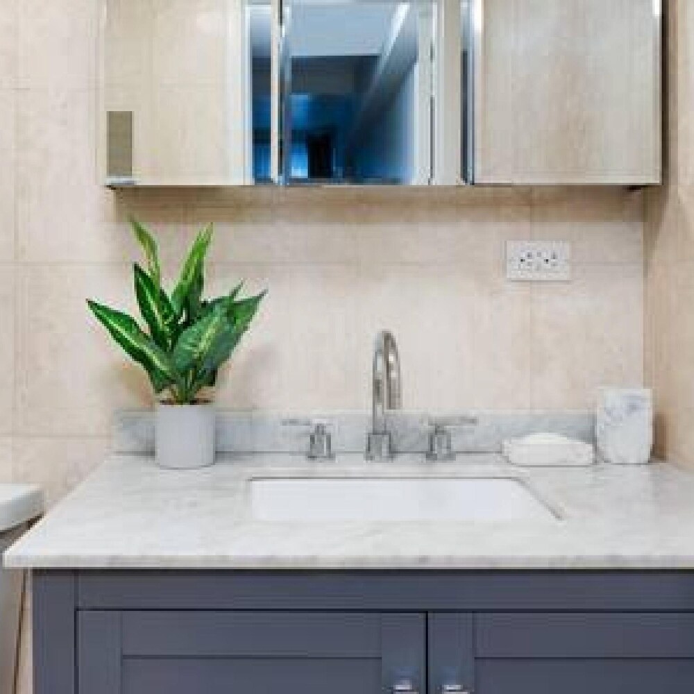73-208 New 2BR 2bath UWS Doorman Gym