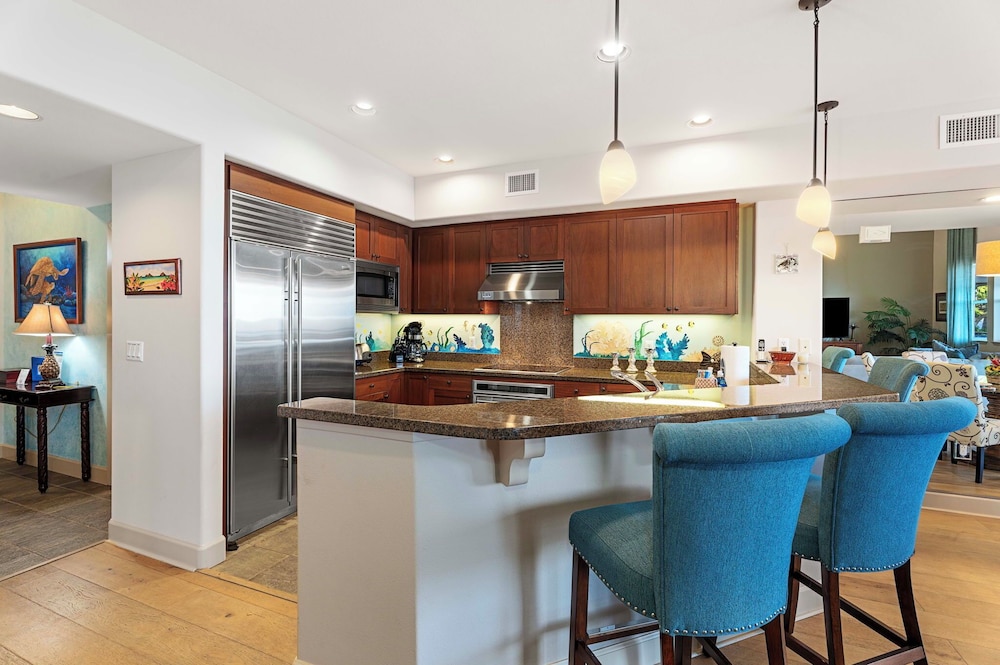 Direct Ocean Front - AC - Concierge Included - Ocean Viewing Lanai & Near Shops! -vrkcv