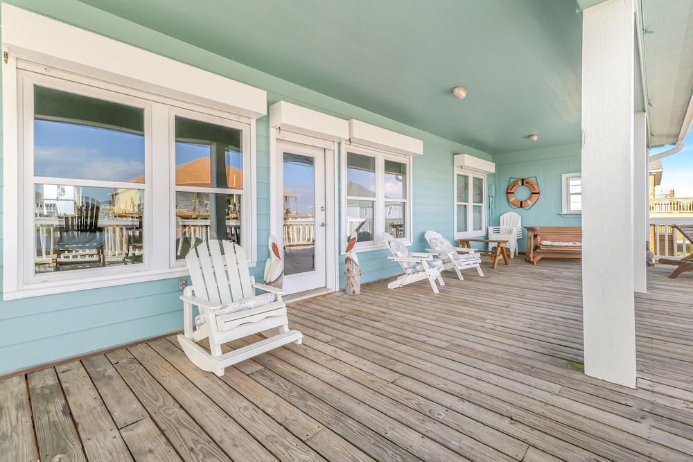 Out Of The Blue 5 Bedroom Home by RedAwning
