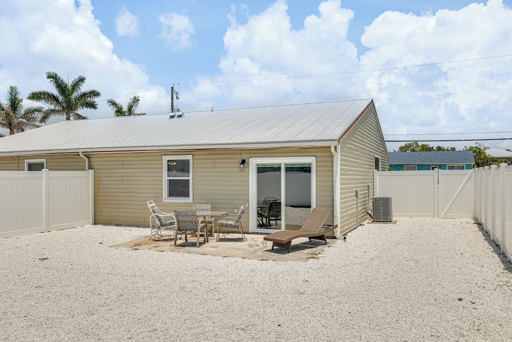 3 Mi to Fort Myers Beach: Unit w/ Furnished Patio!