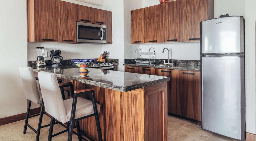 Ocean View 1Br Condo-balcony-beach-pool - 502