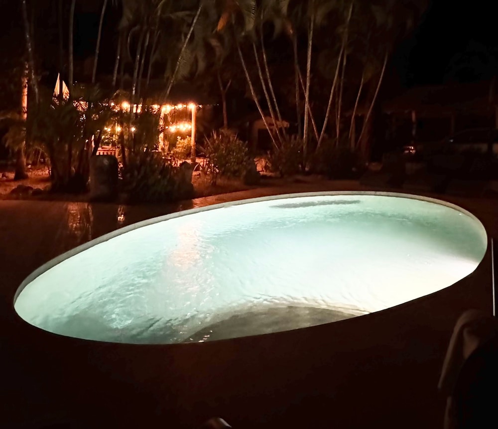 Casa Bonita - 5BR With Pool Walk to Beach