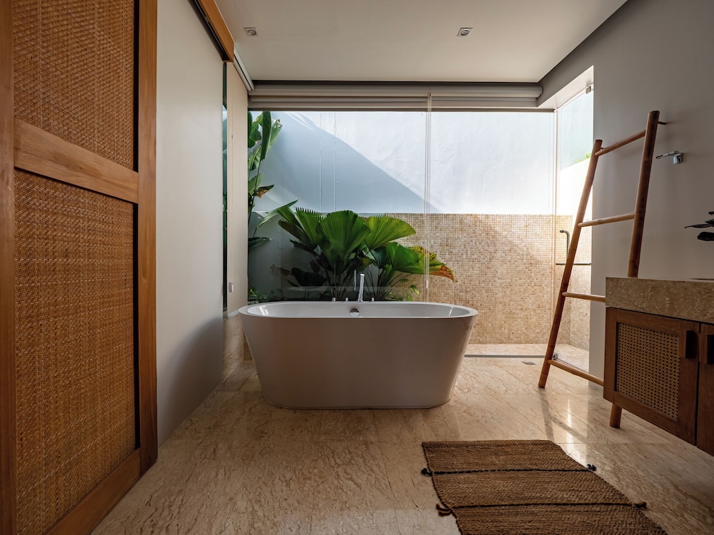 Exclusive villa in Botanica The Nature