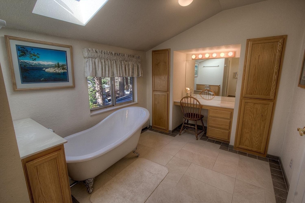 Cheyenne Chalet 4 Bedroom Home by RedAwning - Property Image 13