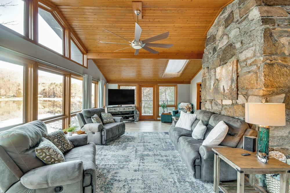 Hot Tub & Lakefront Deck: Cabin in Blue Ridge Mtns
