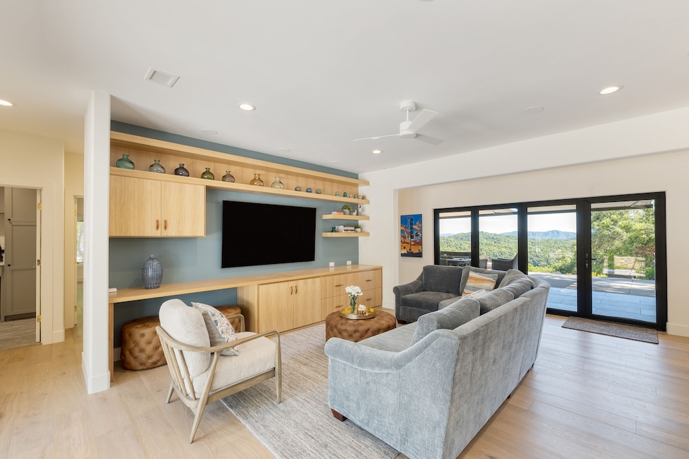 Rancho Robles by Avantstay Vineyard Villa w Views Pool Privacy
