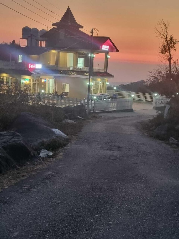 Hotel Alchemy Bistro & Inn