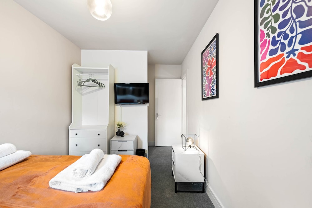 1 Bdr Modern Living in The Old Bank Hse