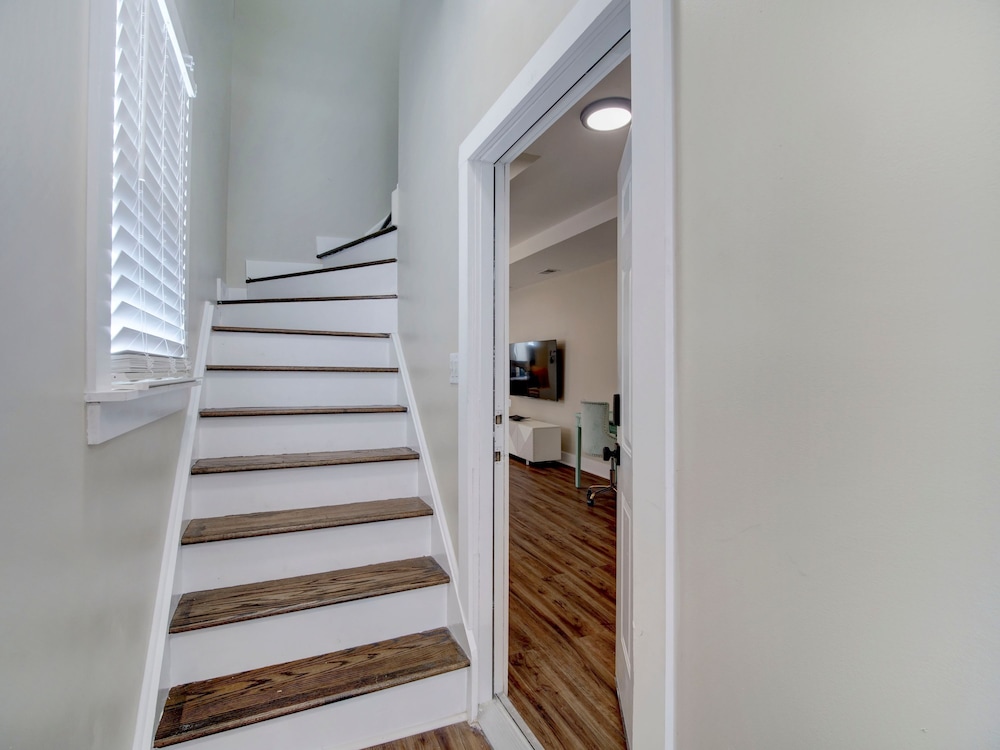 Comfy Bright Peaceful 1BR - Minutes to NYC
