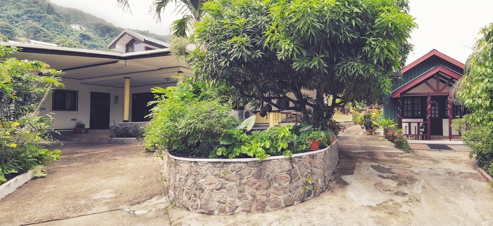 Hotel Lapasyans Self-Catering - Image 1