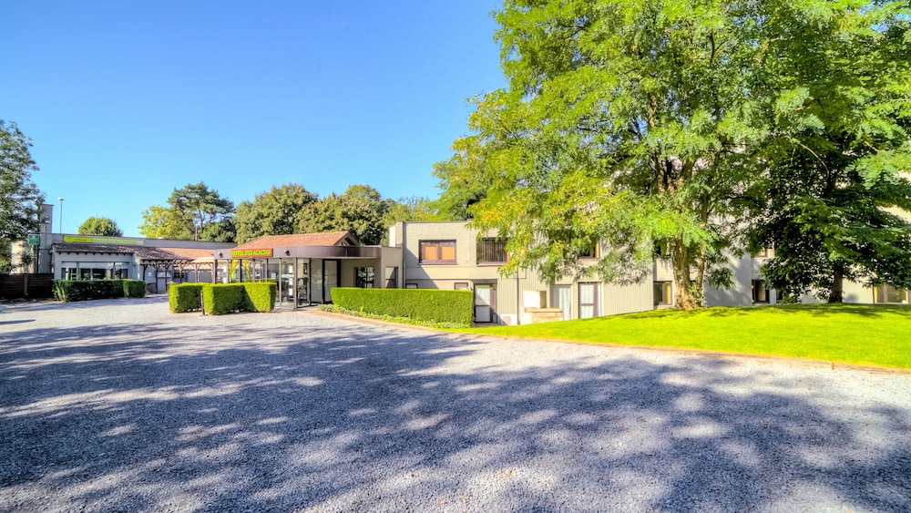 Hotel Logis Hotel Restaurant des Acacias Lille Tourcoing - Image 1