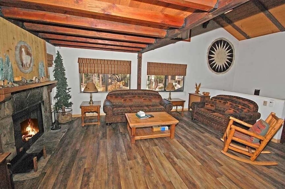 3411 Pine Hill Road 3 Bedroom Home by RedAwning
