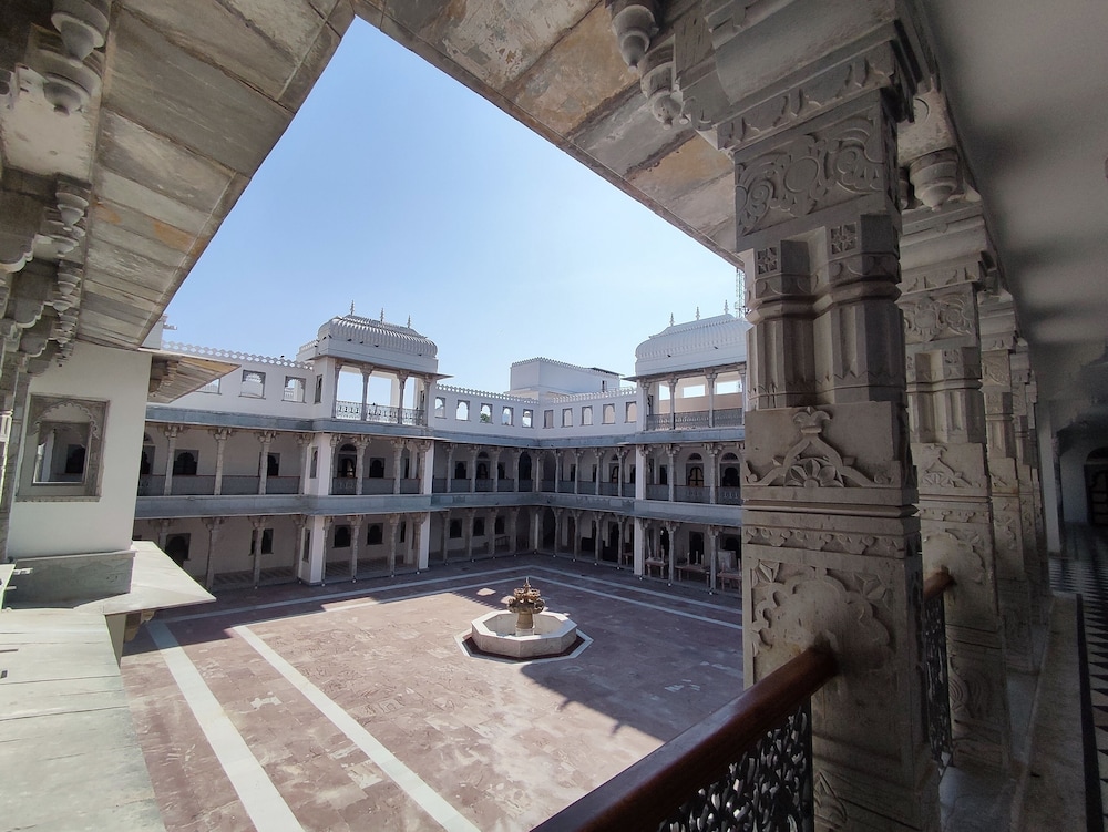 Daulatgarh Resort