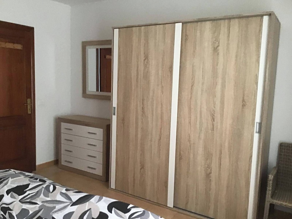 Luxury Villa - Sleeps 4, Hottub Jacuzzi & Parking
