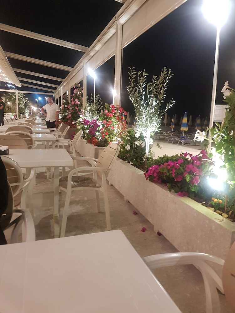 Big Apartment by the sea in Durres