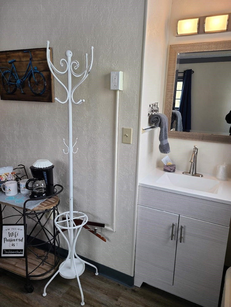 Lamplighter Cabins & Suites