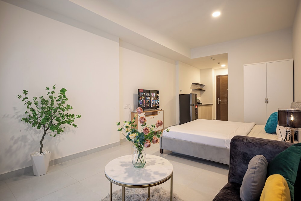 SOHO Premier Residence